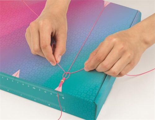 MAPED CREATIV „Imagin’ Style” karkötőkészítő készlet – 16 modell, gyöngy és bojt, 7+ éves kortól