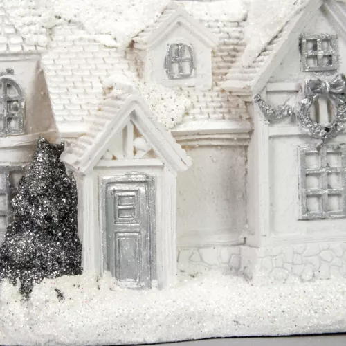 Fehér-ezüstvilágítós házikó közepes