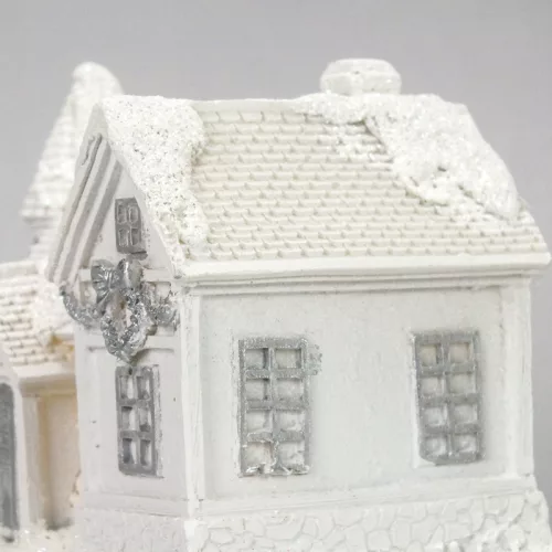 Fehér-ezüstvilágítós házikó közepes