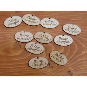   Natúr fa - "Boldog névnapot" gravírozott ovál tábla 10db/csomag