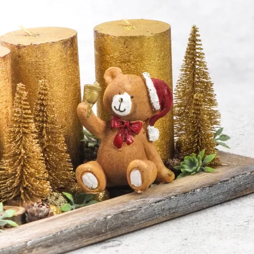 Kerámia barna ülő piros sapkás maci csengővel