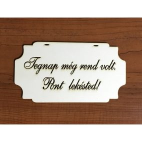 Tábla "Tegnap még..."