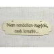 Natúr fa tábla "Nem rendetlen vagyok..."