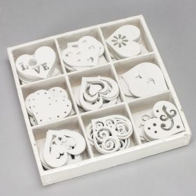 Fa fehér szívek dobozban 90db/doboz