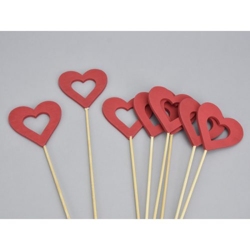 Piros fa lyukas pálcás szívek 8db/csomag