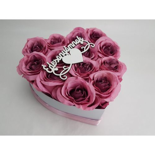 Natúr fa - "Édesanyámnak" felirat szívvel