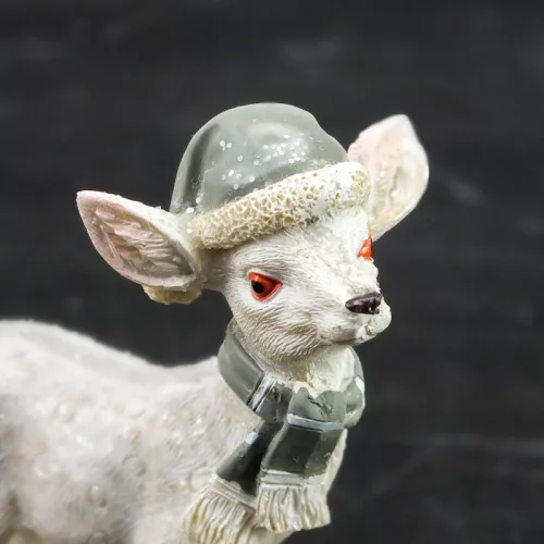 Kerámia glitteres álló fehér őzike sapkában 2 féle