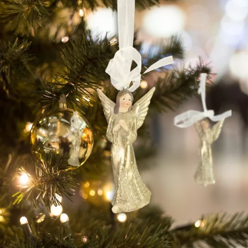 1db Kerámia angyalka akasztható arany színű ruhában (2 féle)
