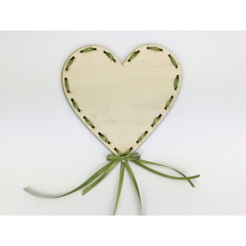 Natúr fa - Szalaggal körbefűzhető szív 20cm