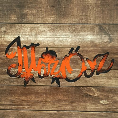 Natúr fa - 'Itt az ősz' felirat koszorúra festett