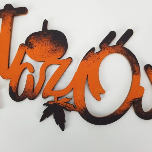 Natúr fa - 'Itt az ősz' felirat koszorúra festett