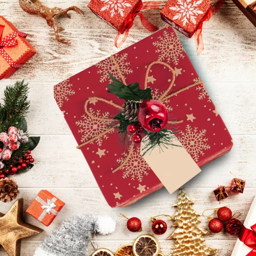 Piros bogyós ág tobozzal