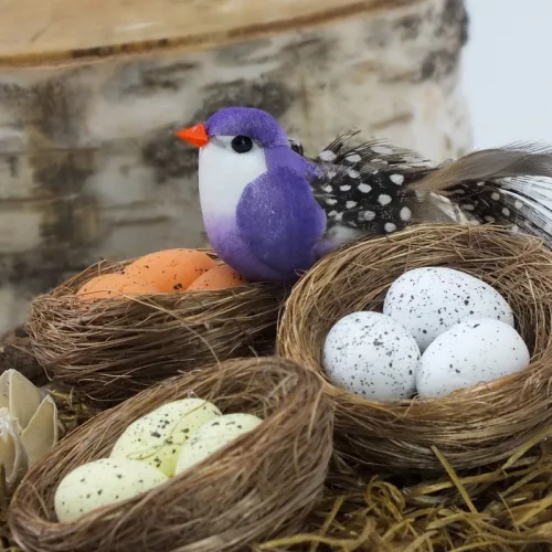 Tojások fészekben fehér-natúr-krém