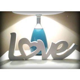 Fehér fa Love felirat  Méretek: 1,5 x 12 x 30 cm.