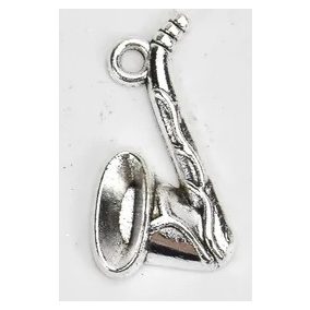 Medál - ezüst színű szaxofon 1,5 x 1,8 cm