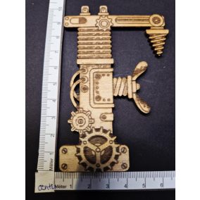   Dekoratív steampunk fa betű "F" – kb. 8,5 × 10 cm