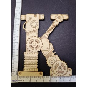   Dekoratív steampunk fa betű "K" – kb. 8,5 × 10 cm