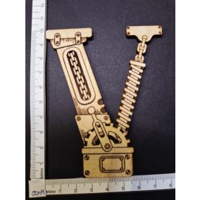   Dekoratív steampunk fa betű "V" – kb. 8,5 × 10 cm
