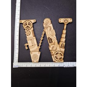   Dekoratív steampunk fa betű "W" – kb. 8,5 × 10 cm