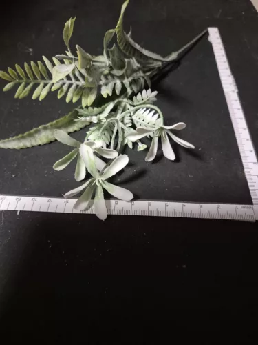 Zöld ág finom virágokkal 20 cm – dísznövény természetes virágdíszekhez