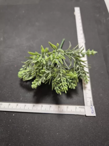 10 cm-es zöld ág bogyókkal – dekoratív elem vidám virágdíszekhez