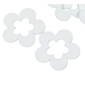   Fehér fa virág lyukkal, 5 cm, 3 db/csomag – Díszítőelem függő dekorációhoz és girlandokhoz
