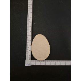 Fából készült tojásfigura (6x4,4 cm).