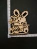 Fából készült nyuszifigura tojással, talppal (8x6 cm)