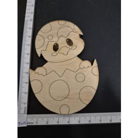 Fából készült csirkefigura tojásban (10x7 cm)