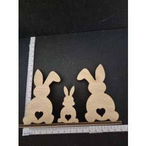 Három fa nyuszifigura (10x15 cm).