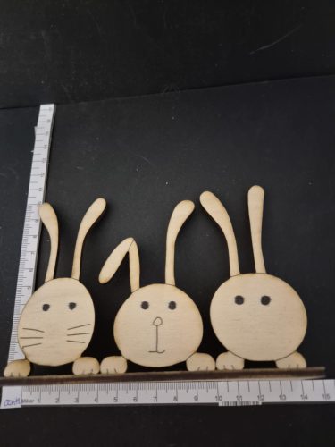 Három fa nyuszifigura (10x14 cm)